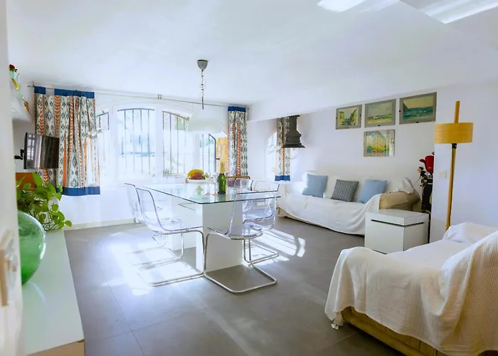Suitur beachfront apartment Roc de Sant Gaietà